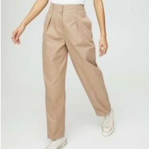 ARITZIA day off pant in tan